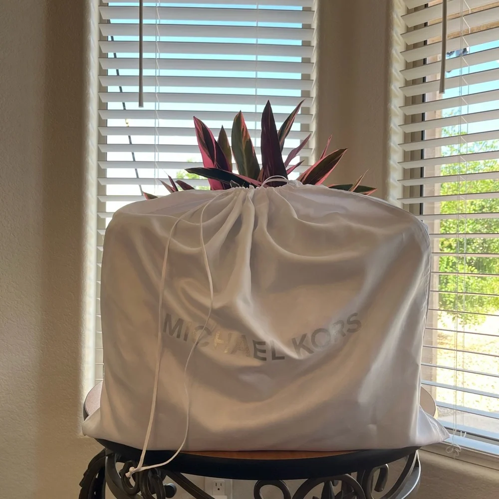 Michael Kors Navy and White Polka Dot Jet Set Travel Tote NWT & Dust bag - Picture 2 of 11